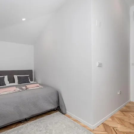 Rosa Apartment *